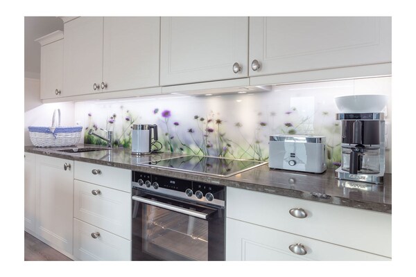 Luxe designvakantiehuis met sauna en haard, 1,8 km van de Oostzee - thumbnail 1