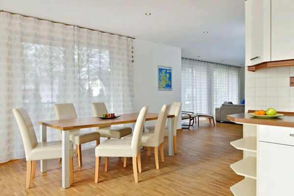 Luxe vakantiehuis aan de bosrand, 350m van het Oostzeestrand in Glowe - thumbnail 6