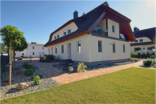 Rieten vakantiehuis voor 5 personen met balkon en terras in Glowe - thumbnail 1