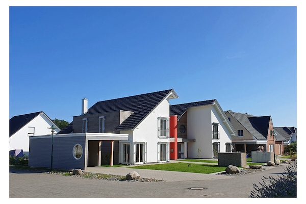 Luxe vakantiehuis Breege met sauna, op 800 meter van het strand - thumbnail 1