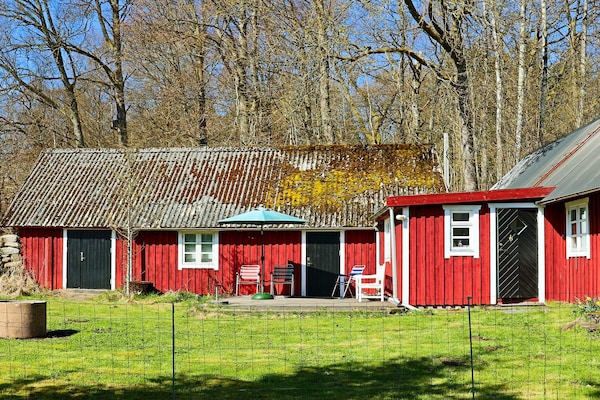 Vrijstaand vakantiehuis met golfbaan in Zweedse natuur bij Hishult - thumbnail 2