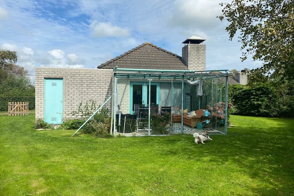 Gezellig vakantiehuis met wintertuin in Dirkshorn, hond welkom - thumbnail 1