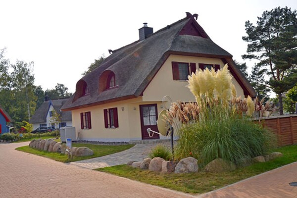 Luxe rieten dakvilla nabij zandstrand Glowe met sauna en open haard - thumbnail 4