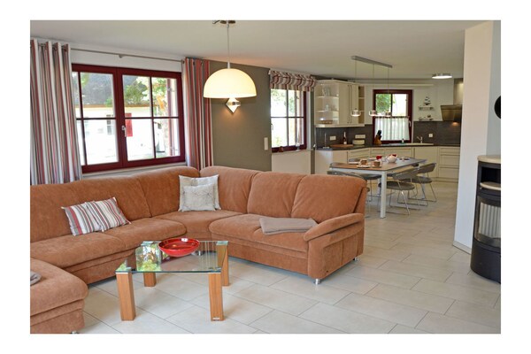 Luxe rieten dakvilla nabij zandstrand Glowe met sauna en open haard - thumbnail 5