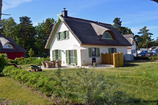 Vakantiehuis Zeegras in Glowe: sauna, open haard en op 300 meter van het strand - thumbnail 1