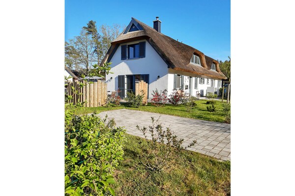 Rieten droom aan de Oostzee: sfeervol huis met sauna bij strand Glowe - thumbnail 3