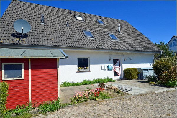 Rustiek appartement met sauna nabij Oostzeestrand in Breege - thumbnail 1