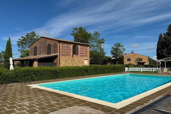 Glicine: authentiek Toscaans appartement aan de golfbaan met zwembad - thumbnail 1