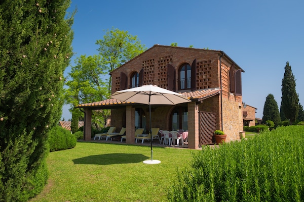 Appartement Mughetto: authentiek Toscane aan de golfbaan met zwembad - thumbnail 1