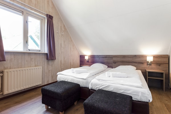 Vrijstaand vakantiehuis op groen park in bosrijke omgeving van Diessen - thumbnail 5