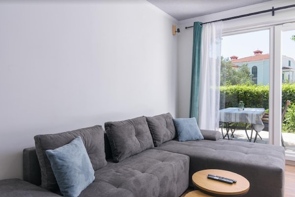 Aan het strand: Ruim appartement in Kastel Stafilic voor 4 personen - thumbnail 2
