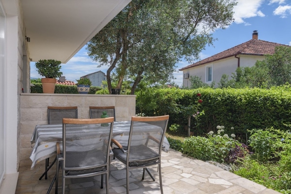 Aan het strand: Ruim appartement in Kastel Stafilic voor 4 personen - thumbnail 4