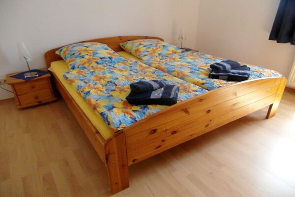 Gezellig benedenappartement in hartje Hooksiel met tuinterras - thumbnail 2