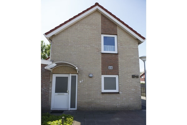 Gezellig vakantiehuis in Noordzeepark Ouddorp, 100m², 3 slaapkamers, strandnabij - thumbnail 3