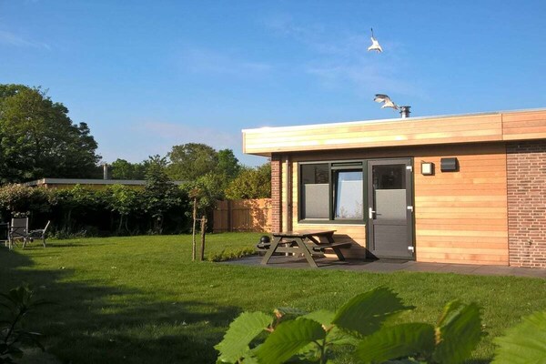 Nieuwe vrijstaande comfortbungalow met tuinsauna op Texel, 98m² - thumbnail 1