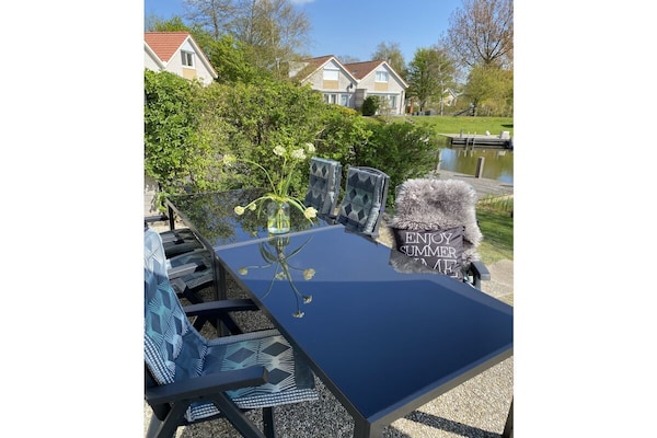 Sunhouse Makkum: Vakantiehuis aan het water met privésteiger - thumbnail 6