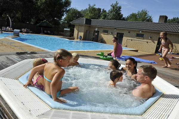 Vakantiehuis bij het zwembad met panoramisch zeezicht op Fehmarn - thumbnail 3