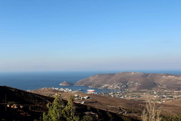 Geïsoleerd vakantiehuis op Andros met panoramisch zeezicht en strandnabijheid - thumbnail 3