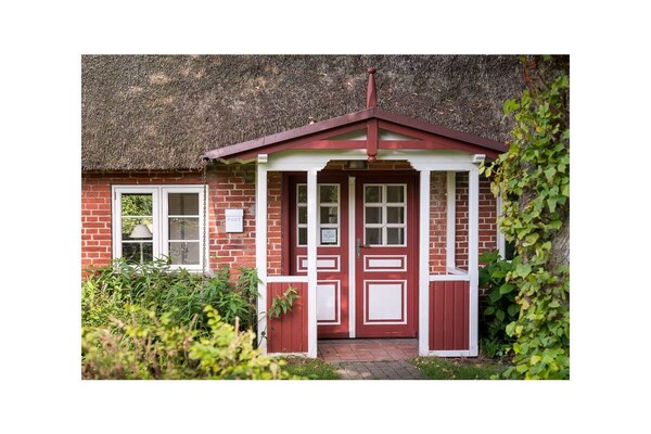 Charmant rieten vakantiehuis uit 1840 bij Steinbergkirche, 4 personen - thumbnail 3
