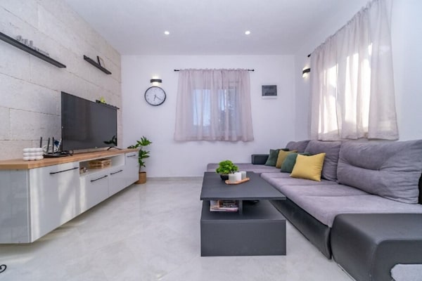 Vakantiehuis Bračuta: 3-kamer woning met privézwembad nabij strand Pučišća - thumbnail 1
