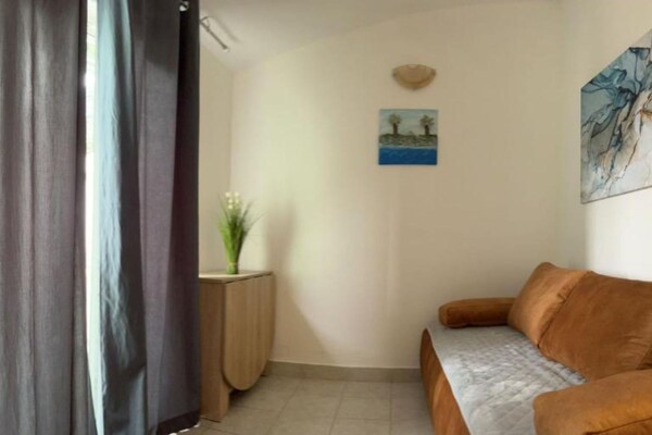 Knus appartement voor 2 met balkon, op 200 meter van het strand in Podaca - thumbnail 2