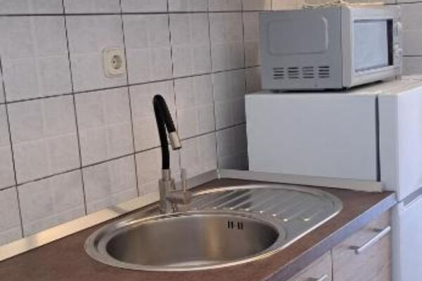 Knus appartement voor 2 met balkon, op 200 meter van het strand in Podaca - thumbnail 3