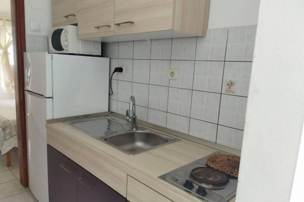 Aan het strand: Sfeervol appartement voor 2 personen in Podaca · 30 m² - thumbnail 2