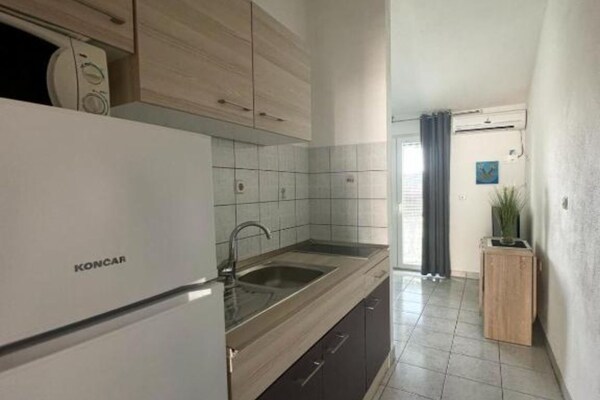 Aan het strand: Sfeervol appartement voor 2 personen in Podaca · 30 m² - thumbnail 3