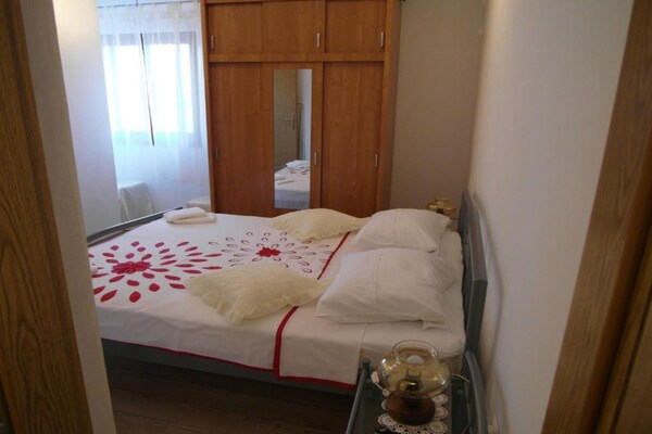 Knus appartement met terras voor 2 in Šibenik, vlakbij strand - thumbnail 6