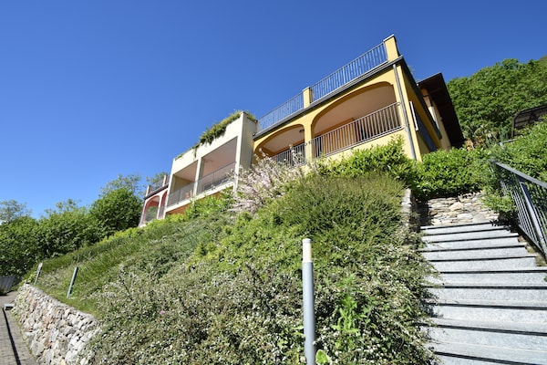 Modern vakantiehuis in Oggebbio met privétuin en zwembad - thumbnail 2