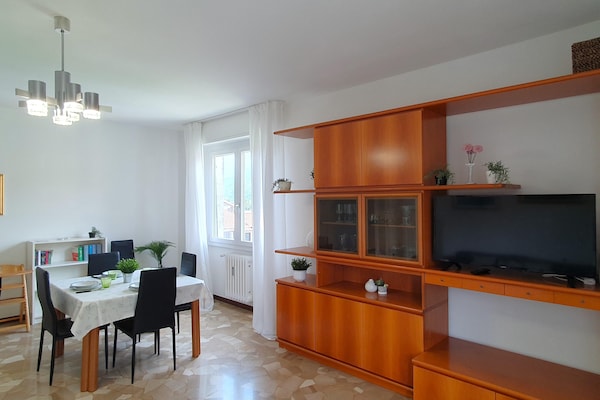 4-persoons modern appartement in centrum van Maccagno con Pino e Veddasca - thumbnail 6