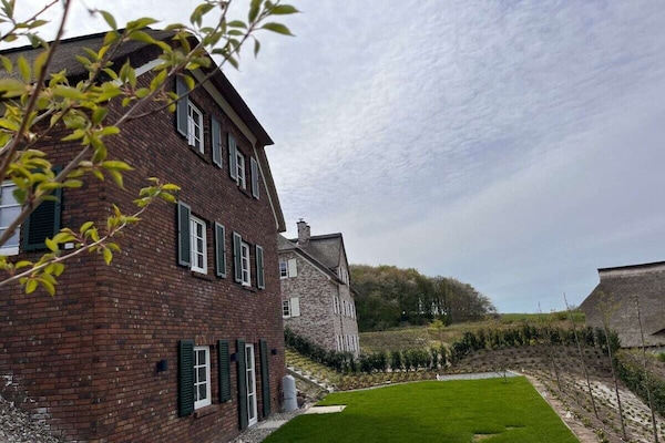 Luxe vakantiehuis met rieten dak op golfbaan Schloss Ranzow, Rügen - thumbnail 4
