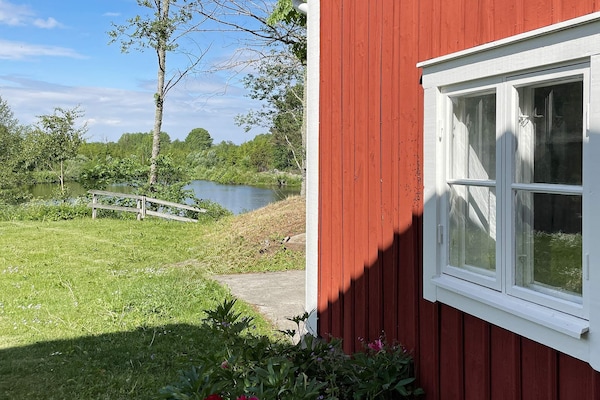 Vakantiehuis aan het Vättermeer met uitzicht en golfbaan nabij Ödeshög - thumbnail 4