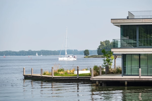 Luxe watervilla aan het Veerse Meer met privéterras en huisdierenvriendelijk park - thumbnail 5