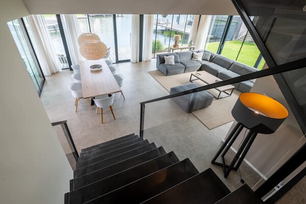 Luxe watervilla aan het Veerse Meer met privéterras en huisdierenvriendelijk park - thumbnail 3