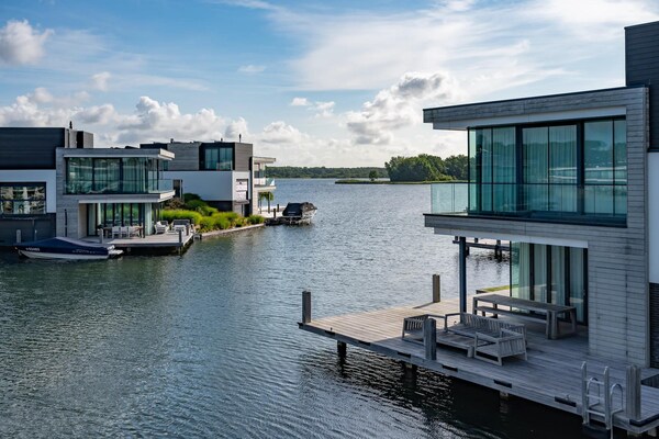 Luxe watervilla aan het Veerse Meer met privéterras en huisdierenvriendelijk park - thumbnail 6