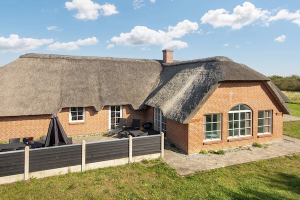 Ruim vakantiehuis in Ulfborg met pool, sauna en whirlpool · 12 pers. - thumbnail 1