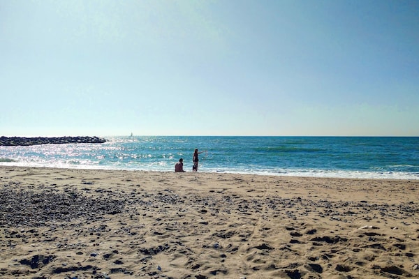Ruim vakantiehuis met privézwembad en glijbaan op 2 km van de Noordzee - thumbnail 2