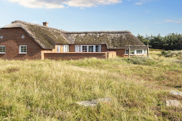 Rietgedekt zwembadhuis voor 12, 200m van de Noordzeekust in Harboøre - thumbnail 4