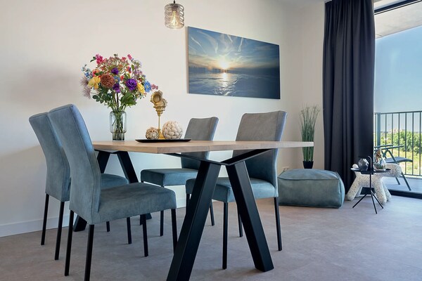 Stijlvol appartement met 2 slaapkamers in hartje Breskens, 98m² - thumbnail 3