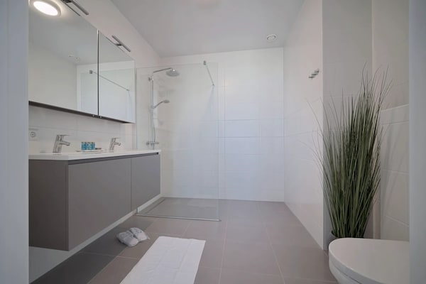 Luxe appartement met balkon in hartje Breskens, 135m² voor 6 gasten - thumbnail 2