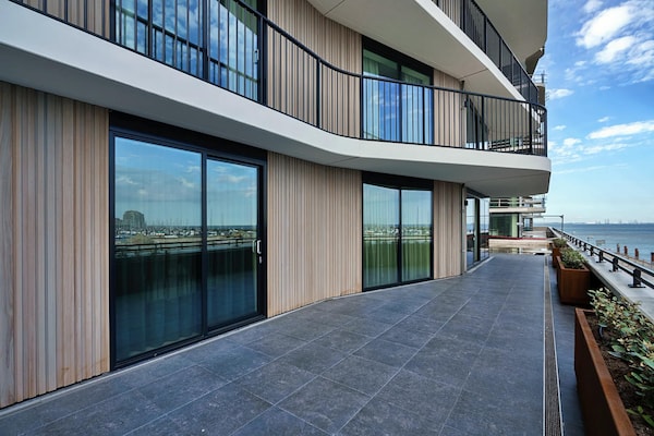 Stijlvol penthouse in Breskens: strand, luxe en ruimte voor 4 personen - thumbnail 2