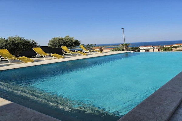 Riant appartement aan zee in Novalja met panoramisch uitzicht op de Adriatische Zee - thumbnail 2