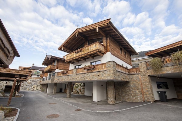 Luxe chalet aan de piste met sauna en panoramisch uitzicht in Neukirchen - thumbnail 2
