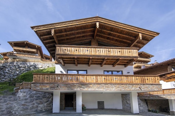 Chalet Larmkogel: Luxe aan de piste met sauna in Neukirchen - thumbnail 2