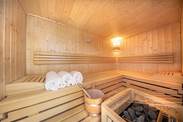 6-persoons chalet aan de piste in Neukirchen - thumbnail 2