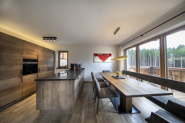 Aan de piste: Ruim chalet Nationalpark Chalet Grosser Happ in Neukirchen - thumbnail 2