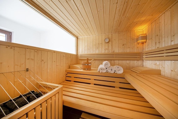 Nationalpark Chalet Edelweissspitze: Luxe skichalet direct aan de piste in Neukirchen - thumbnail 3