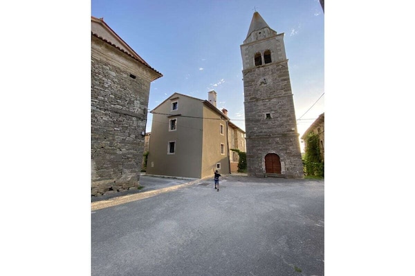 Gerenoveerd stenen huis in centrum Grožnjan met WiFi, 4 personen - thumbnail 1
