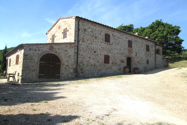 Vrijstaande Toscaanse villa met privézwembad en 6 hectare natuur bij Castelnuovo - thumbnail 2